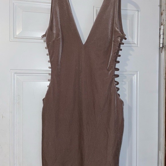 Dress - Picture 3 of 4